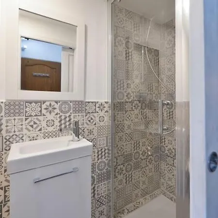 Le Petit Bateau - New Cosy/charming Studio/mezzanine For 3 - Ac/wifi *