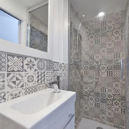 Le Petit Bateau - New Cosy/charming Studio/mezzanine For 3 - Ac/wifi Antibes